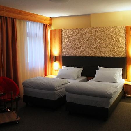 Hotel Przy Baszcie Legnica Szoba fotó