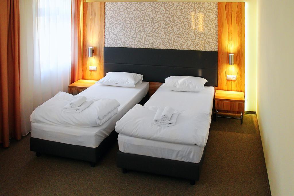Hotel Przy Baszcie Legnica Szoba fotó